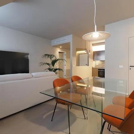 Duomo Luxury Xii 아파트 *