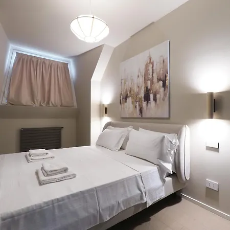 Duomo Luxury Xii דירה